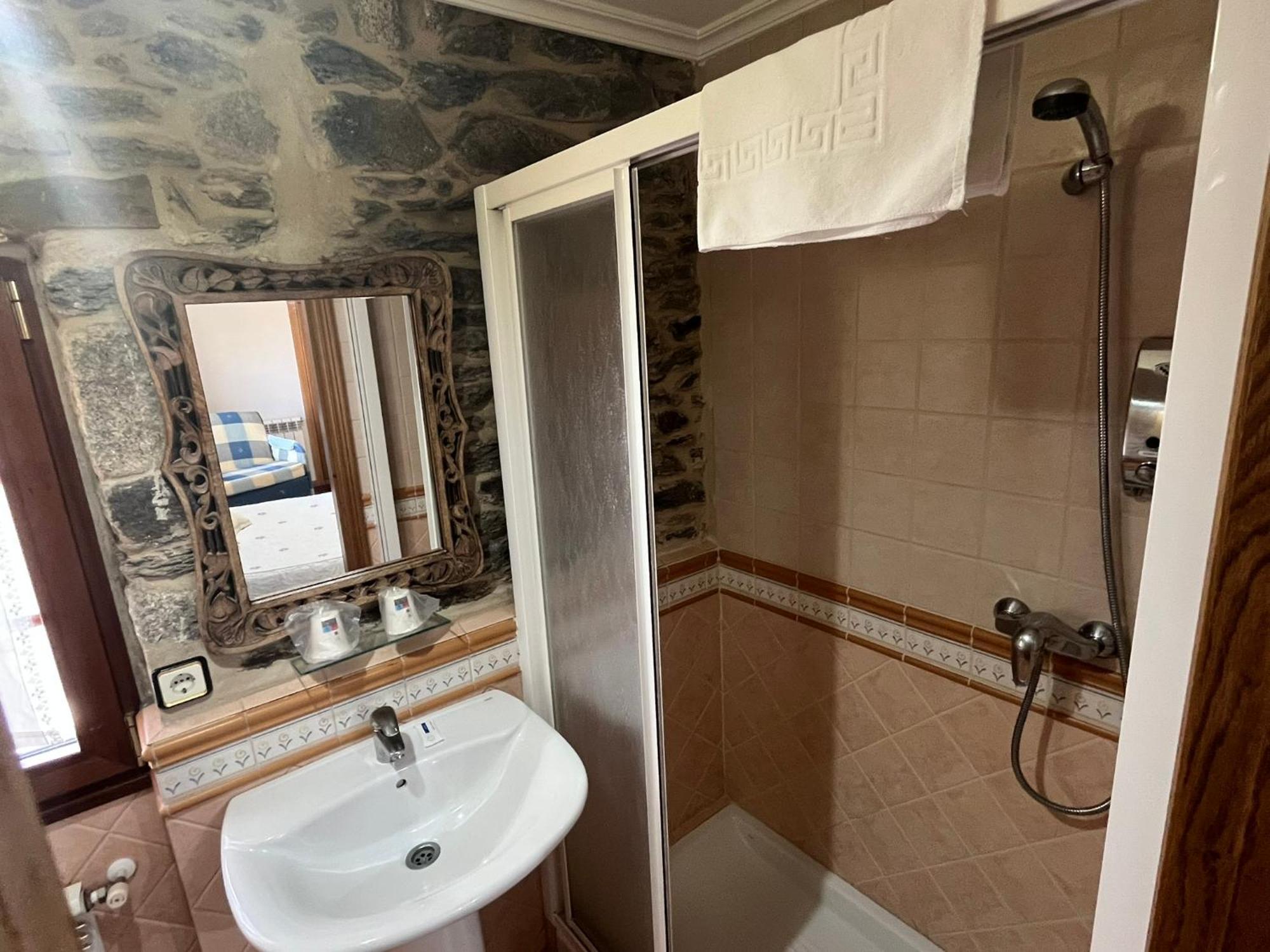 Hotel Caldelas Sacra-Pension Rustica 3 Estrellas Castro Caldelas Esterno foto