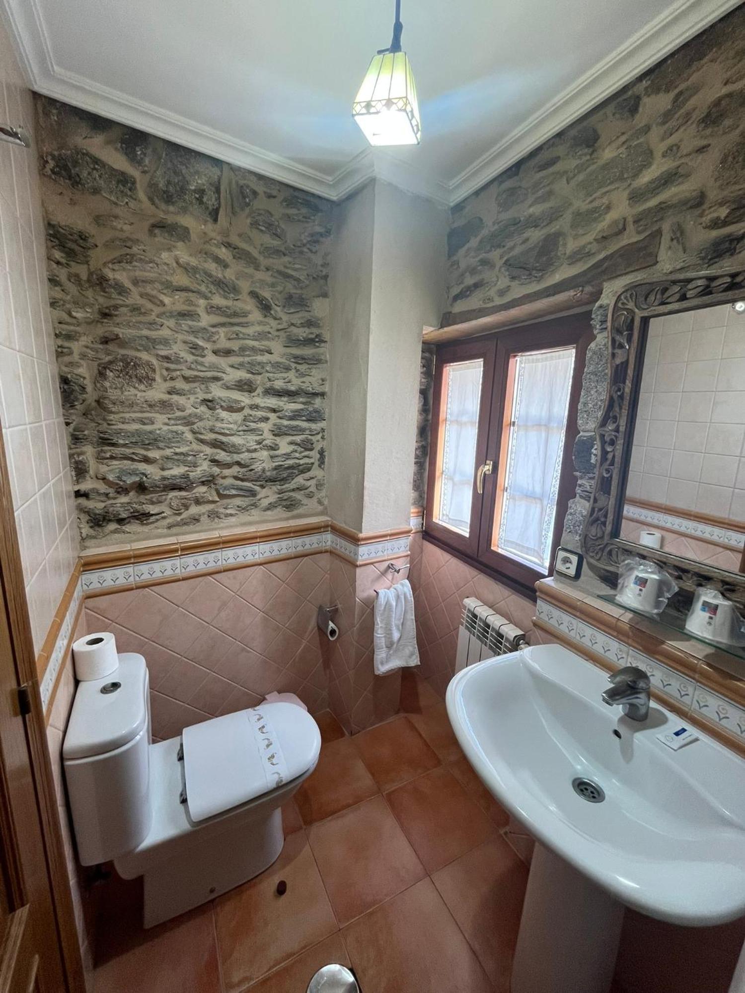 Hotel Caldelas Sacra-Pension Rustica 3 Estrellas Castro Caldelas Esterno foto