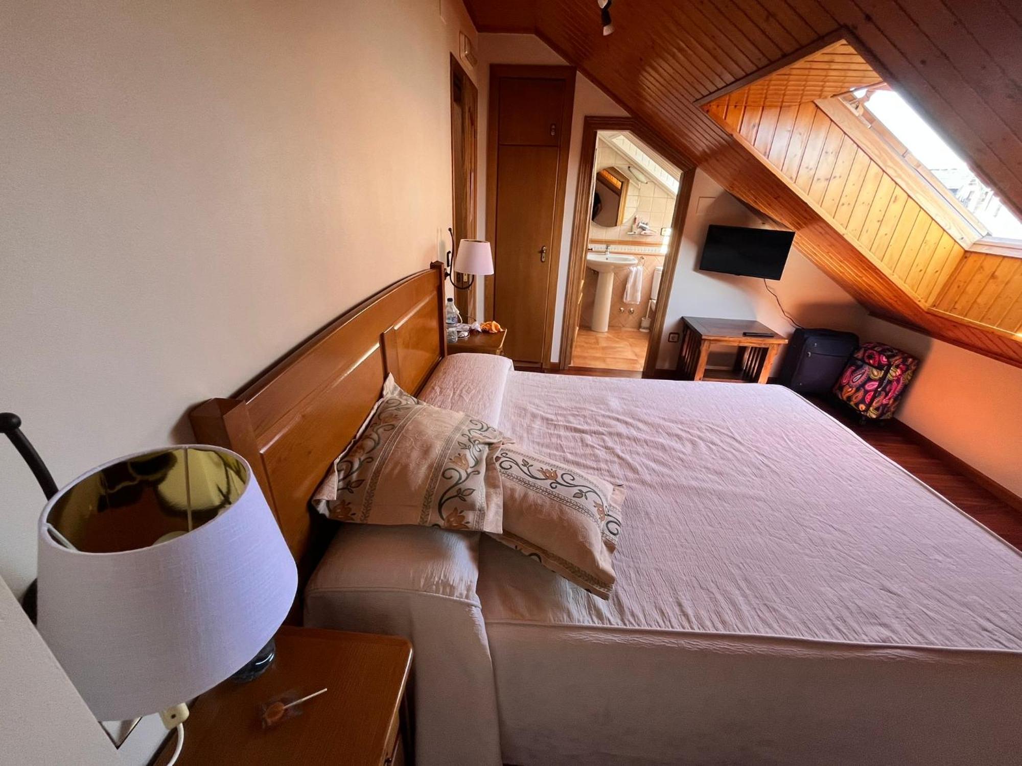 Hotel Caldelas Sacra-Pension Rustica 3 Estrellas Castro Caldelas Esterno foto